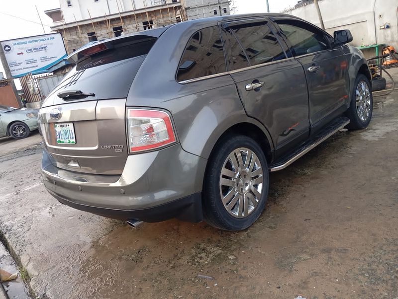 Main image of 2010 FORD Edge